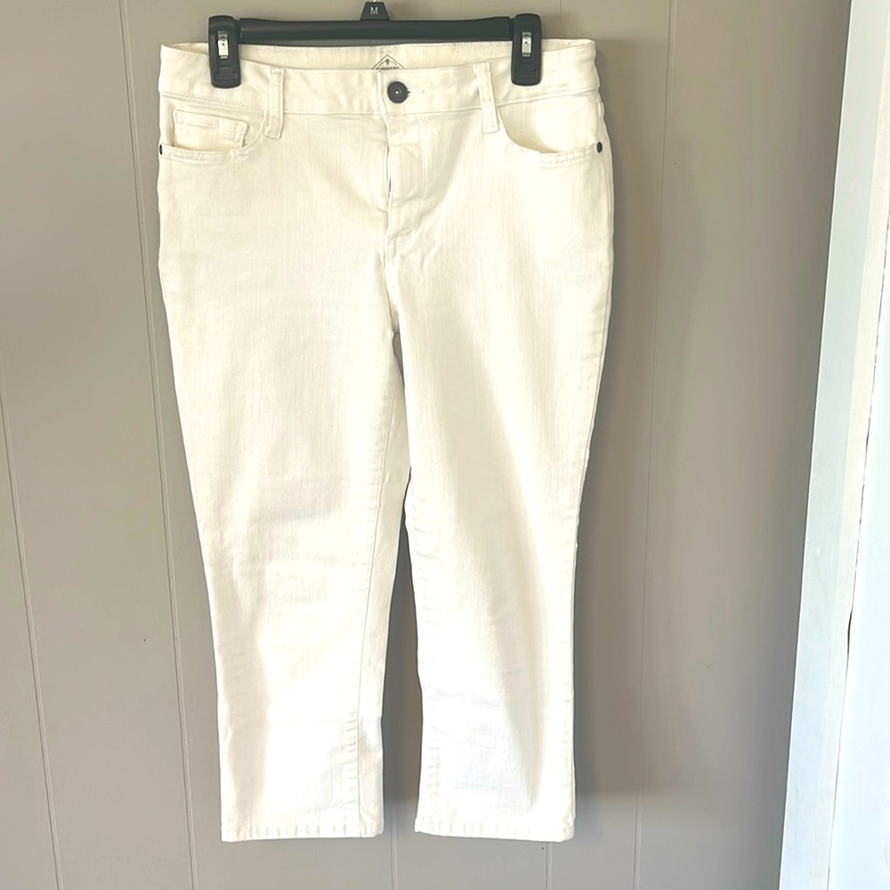 Women’s white denim capris
